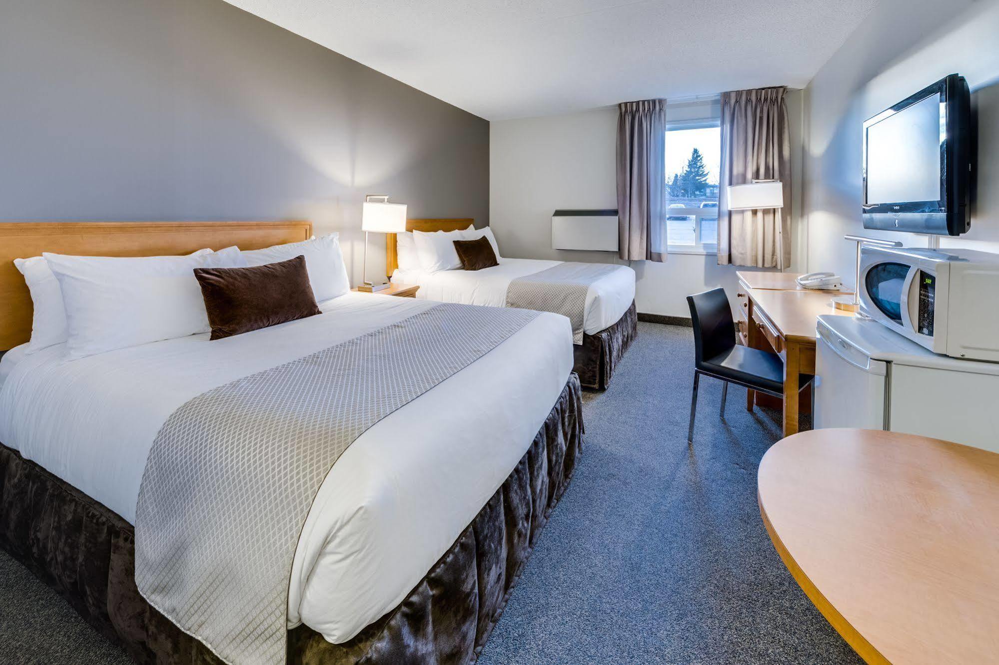 Heritage Inn Hotel & Convention Centre - Pincher Creek Extérieur photo