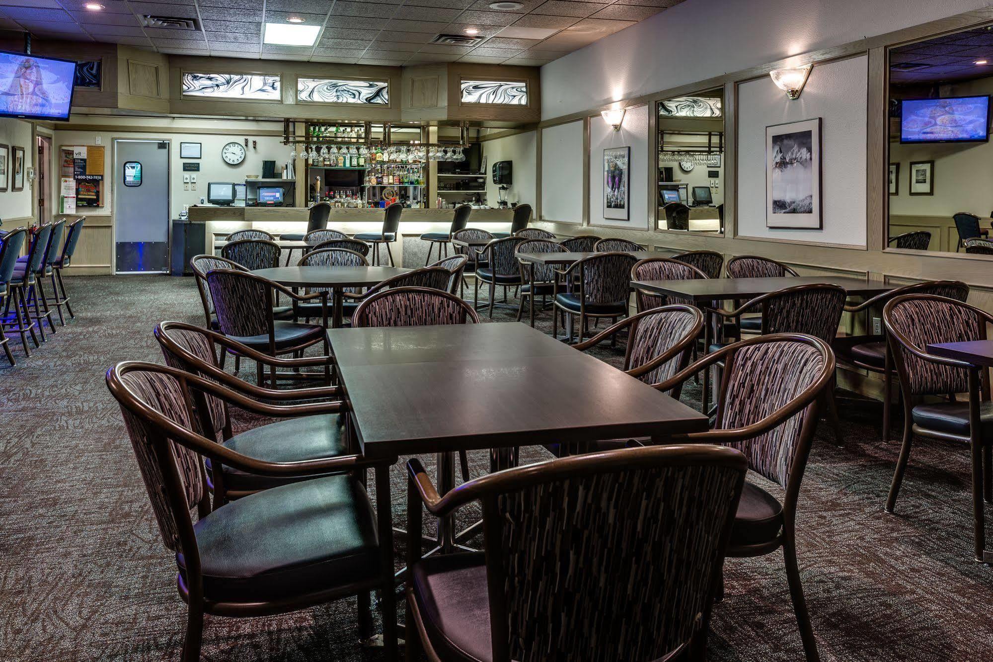 Heritage Inn Hotel & Convention Centre - Pincher Creek Extérieur photo
